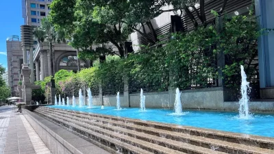 帝寶外的水柱象徵財富